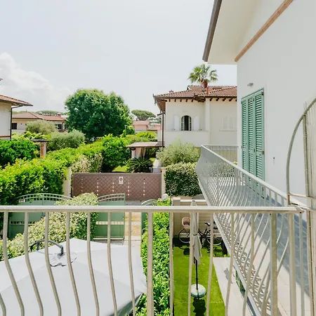 25 Forte dei Marmi
